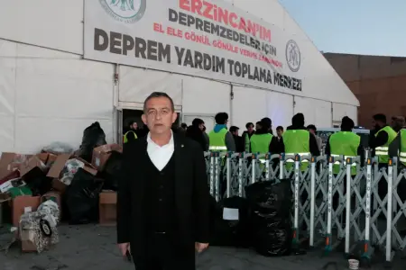 Tanoğlu’ndan, Deprem Yardım Malzemesi Toplama Merkezine Ziyaret